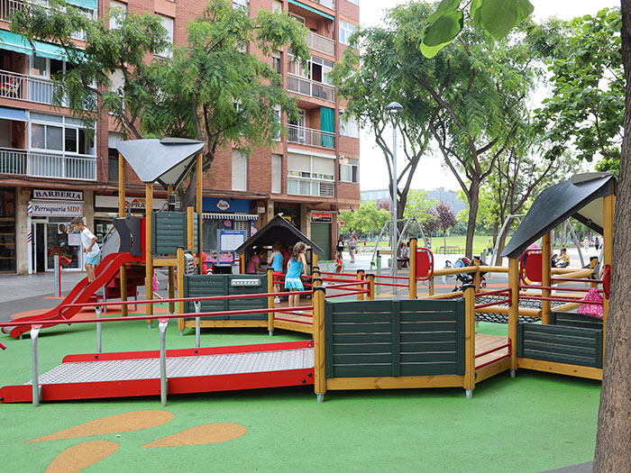 inclusive playground multi-play unit with ramp
